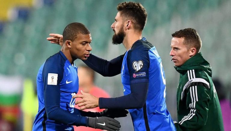 Deschamps tuvo que intervenir: Mbappé se pelea con Giroud por señalarlo públicamente