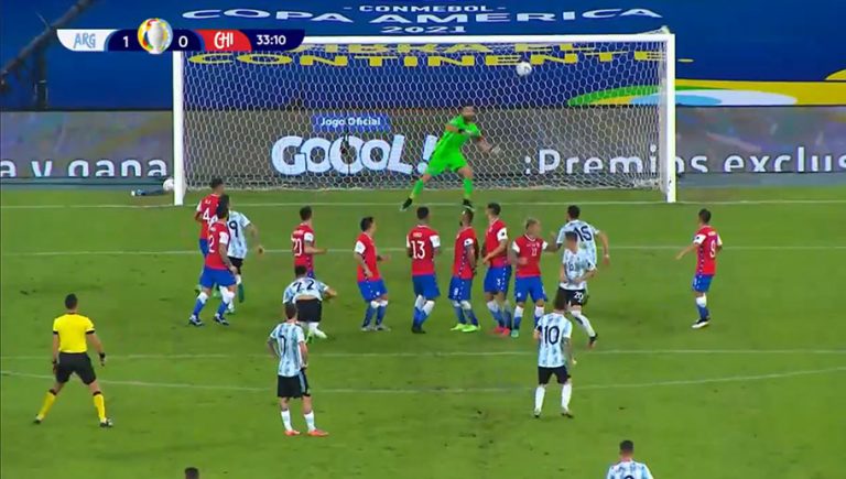 Video: Messi se estrena en Copa América con un golazo de tiro libre ante Chile