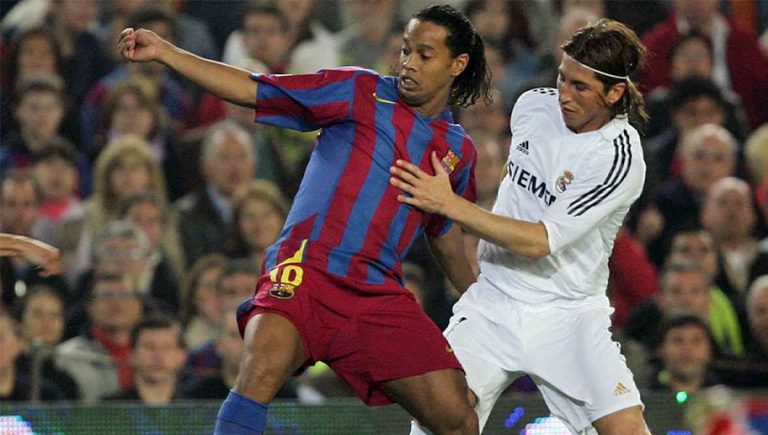 Ronaldinho se burla de Ramos en Twitter y éste le responde mandándolo a callar