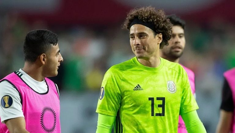 Guillermo Ochoa se rinde ante el juego de Alexis Vega en Juegos Olímpicos