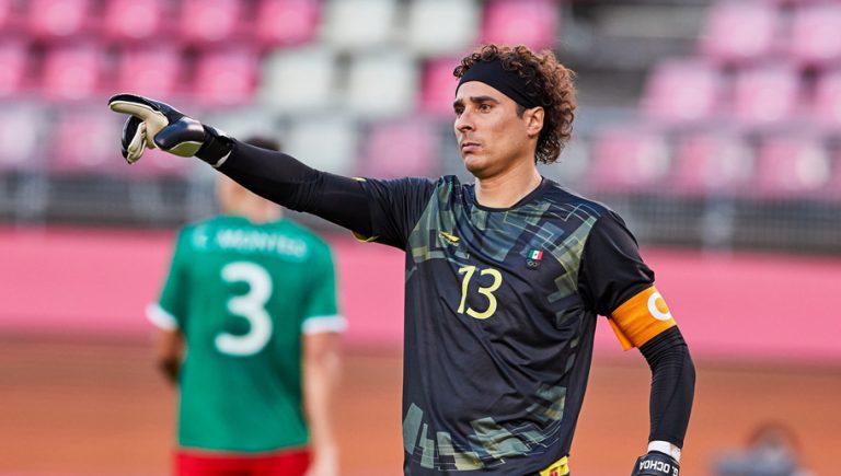 Aficionados brasileños se burlan de Guillermo Ochoa por la eliminación de México