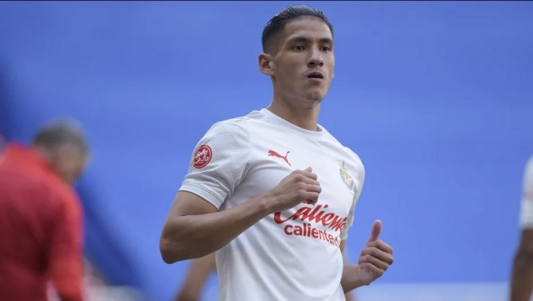 Chivas responde ante el interés de Olimpiacos por Uriel Antuna