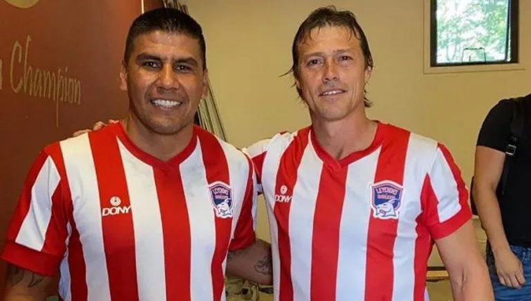 La dedicatoria de Matías Almeyda a Carlos Salcido tras el partido de leyendas