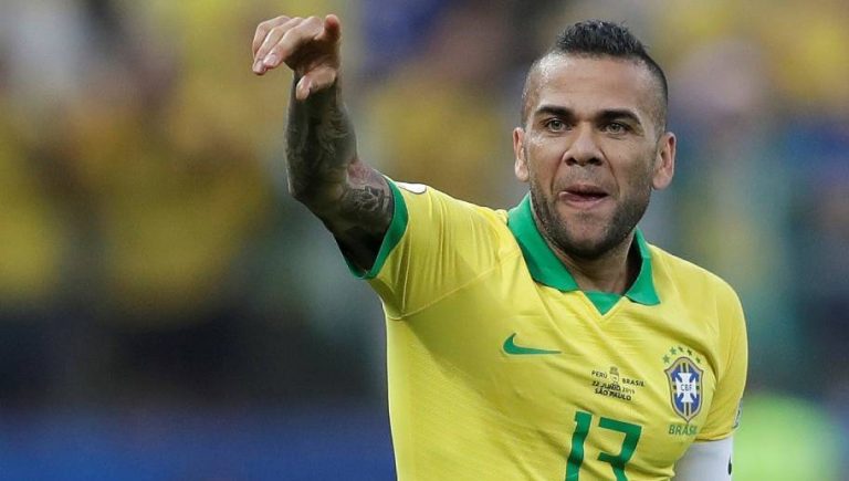 Dani Alves responde a los rumores que lo colocan en la Liga MX