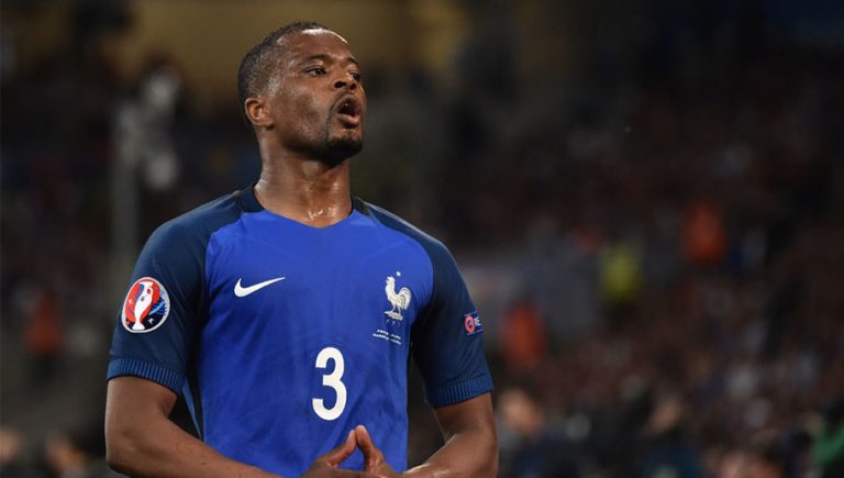 Patrice Evra explota ante la posibilidad de que Lionel Messi gane el Balón de Oro