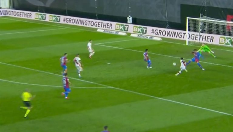 Video: el golazo de Radamel Falcao con el que el Rayo Vallecano venció al Barcelona