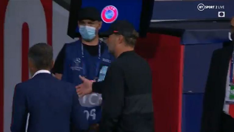 Video: Klopp enfurece con Simeone por no querer saludarlo al término del partido