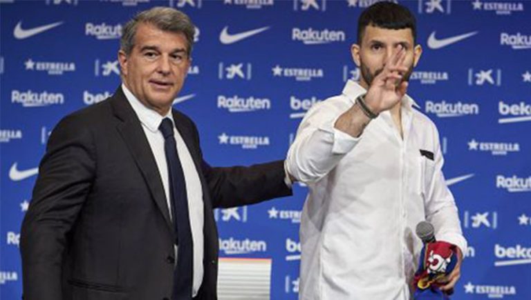 La directiva del Barcelona se debate entre cuatro futbolistas para sustituir al Kun Agüero