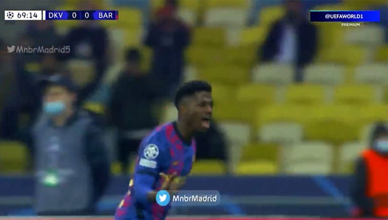 Video: el golazo de Ansu Fati que deja al Barcelona con vida en la Champions