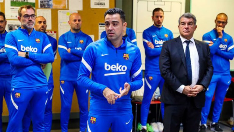 Xavi prepara sorpresiva alineación para su debut con el Barcelona en el clásico