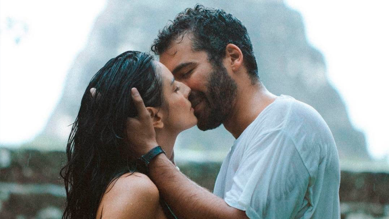FOTO: Aislinn Derbez confirma romance con famoso influencer