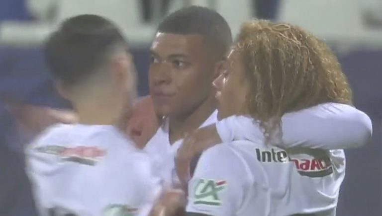 Video: Mbappé recibe el 2022 con golazo tras asistencia de Xavi Simons