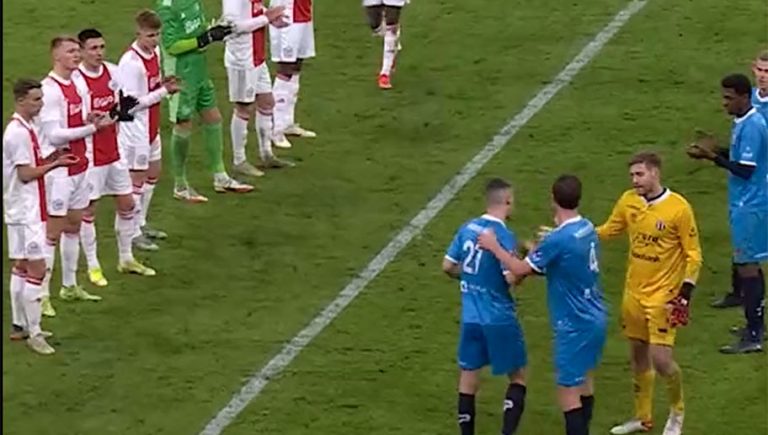 Video: el emotivo gesto del Ajax a Devin Plank, futbolista diagnosticado con cáncer