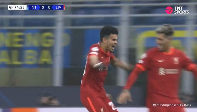 Video: el golazo con el que Liverpool tiene un pie en los cuartos de final de la Champions