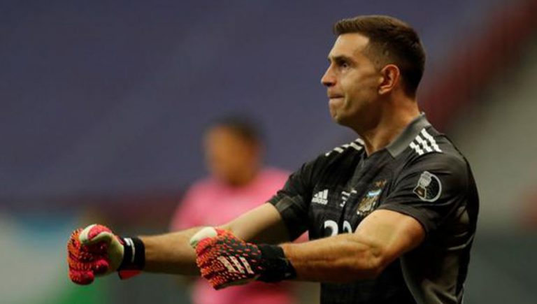 El ‘Dibu’ Martínez recibe oferta de un grande de Europa para salir del Aston Villa