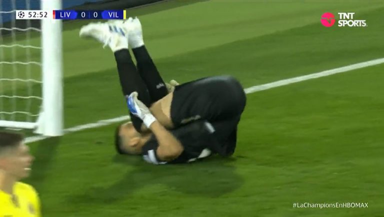 Video: el autogol del portero que pone al Liverpool con un pie en la final