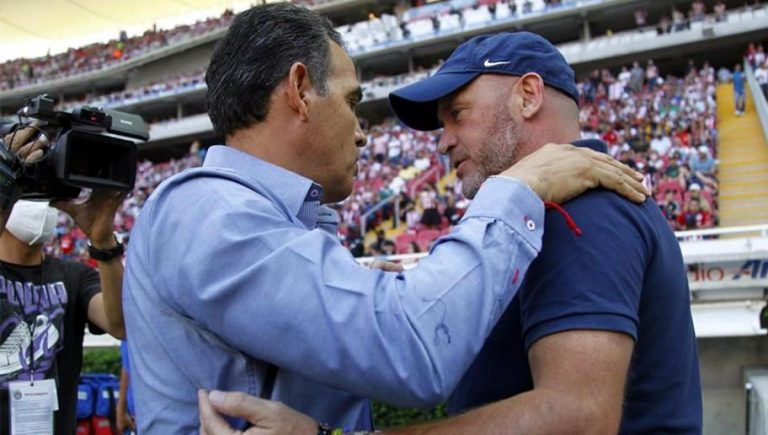 Chivas y Pumas preparan intercambio de figuras para romper el mercado mexicano