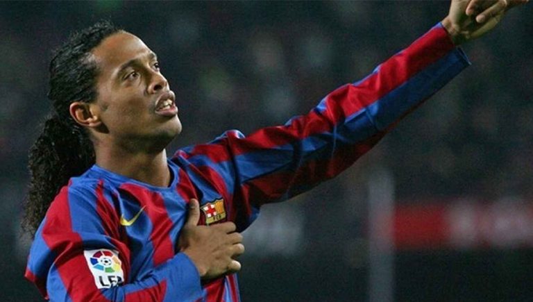 Oficial: Ronaldinho regresa al fútbol mexicano
