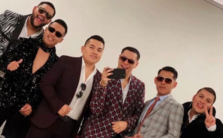 Eduin Caz y Grupo Firme se visten de luto