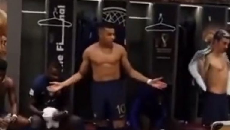 Video: el regaño de Kylian Mbappé a sus compañeros en el medio tiempo de la final