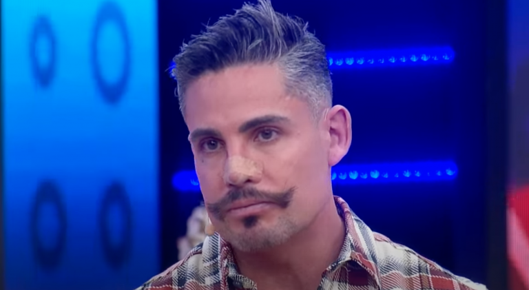 ¿Qué fue de Adrián Cue, el conductor de Enamorándonos al que le inyectaron polímeros en la nariz?