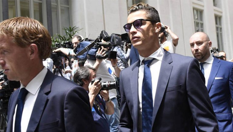 Cristiano Ronaldo y otros 21 jugadores de la Juventus enfrentan sanción por un mes