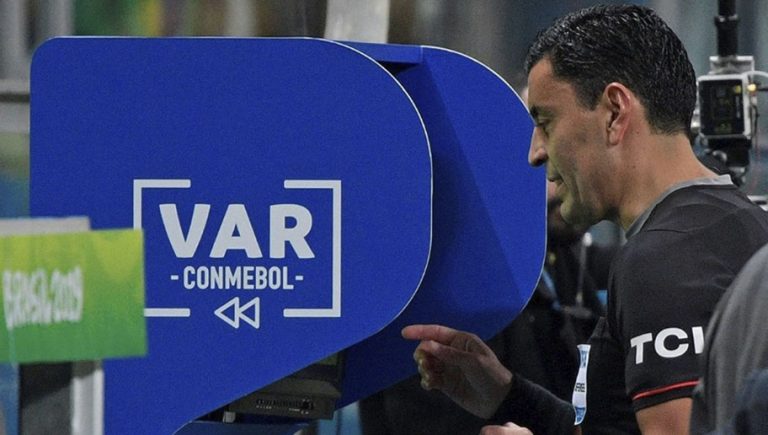 Oficial: FIFA confirma nueva regla para informar las decisiones del VAR