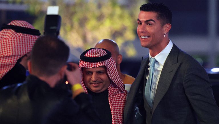 Al Nassr ofrece 18 millones anuales a figura del Barcelona para que juegue con Cristiano