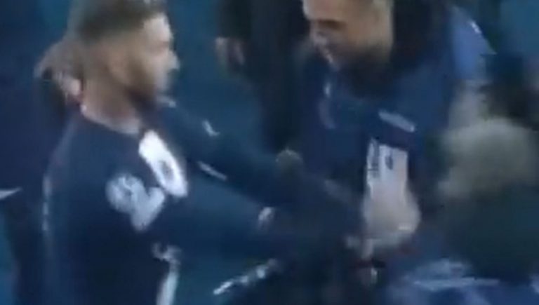 Video: Sergio Ramos empuja a un camarógrafo tras la derrota ante el Bayern Múnich