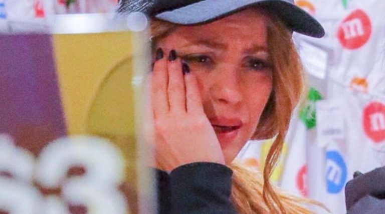 FOTO: Captan a Shakira llorando en el aeropuerto tras su presentación con Jimmy Fallon
