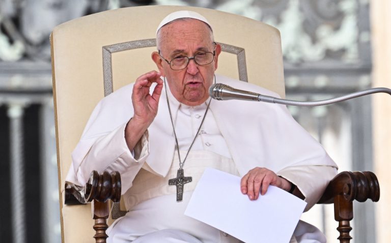 El Papa Francisco es hospitalizado en Roma