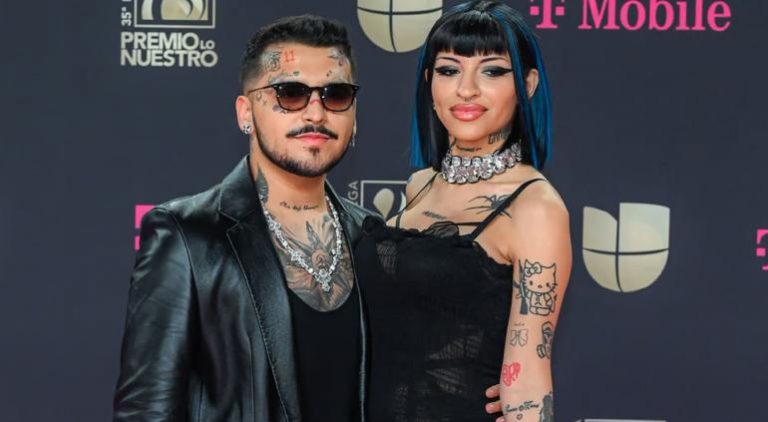 #ÚLTIMAHORA: Cazzu confirma embarazo en pleno concierto y presume su pancita
