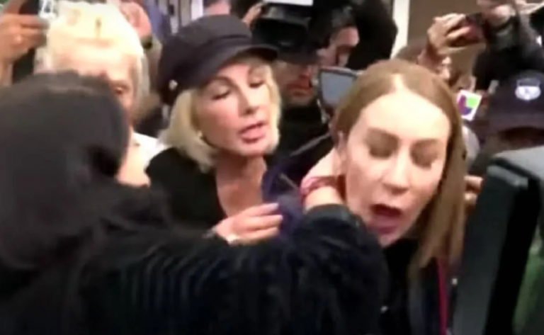 VIDEO: Hija de Olivia Collins agrede a Monica Castañeda en funeral de Julián Figueroa
