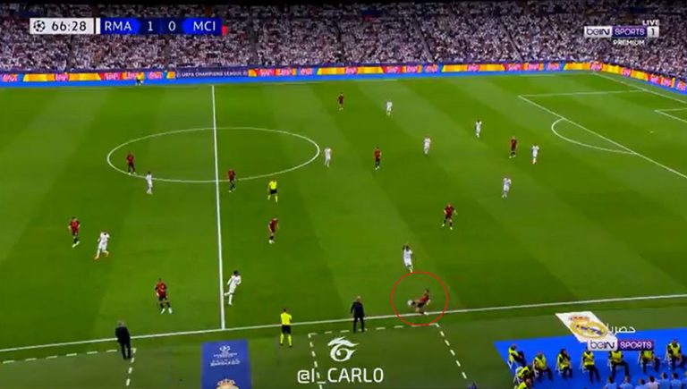 Video: ¿Salió el balón? Difunden prueba de la polémica en el gol del Manchester City
