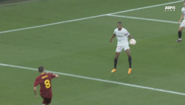 Video: ¿Era penal? Mourinho estalla por mano no marcada a la Roma