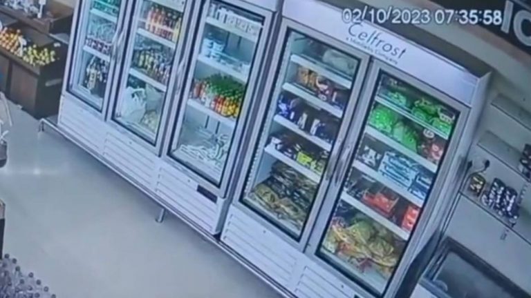 FUERTES IMÁGENES: Niña de 4 años se electrocuta al abrir un refrigerador descalza