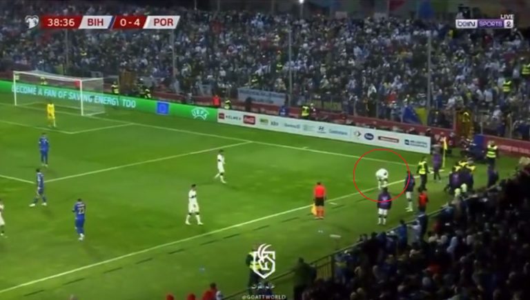 Video: aficionado de Bosnia y Herzegovina entra a la cancha y agrede a Cristiano
